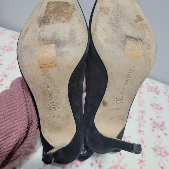 Neiman Marcus "Verity" Bow Heels - Picture 5 of 6